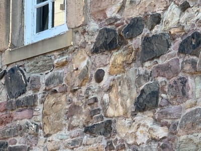 Kula armatnia w budynku